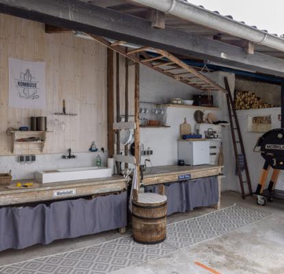 Image of an outdoor kitchen