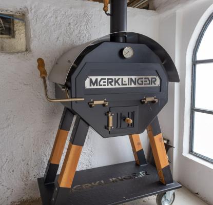 Image of an outdoor kitchen